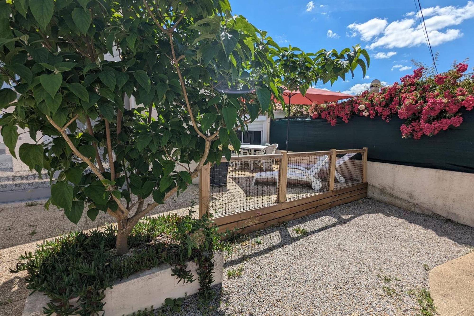 Spacious Nest With Terrace Near The Beach Saint-Hilaire-de-Talmont Exterior photo